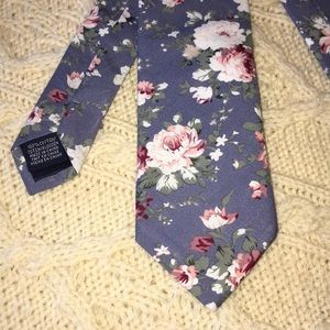 Original Penguin blue Roses necktie
